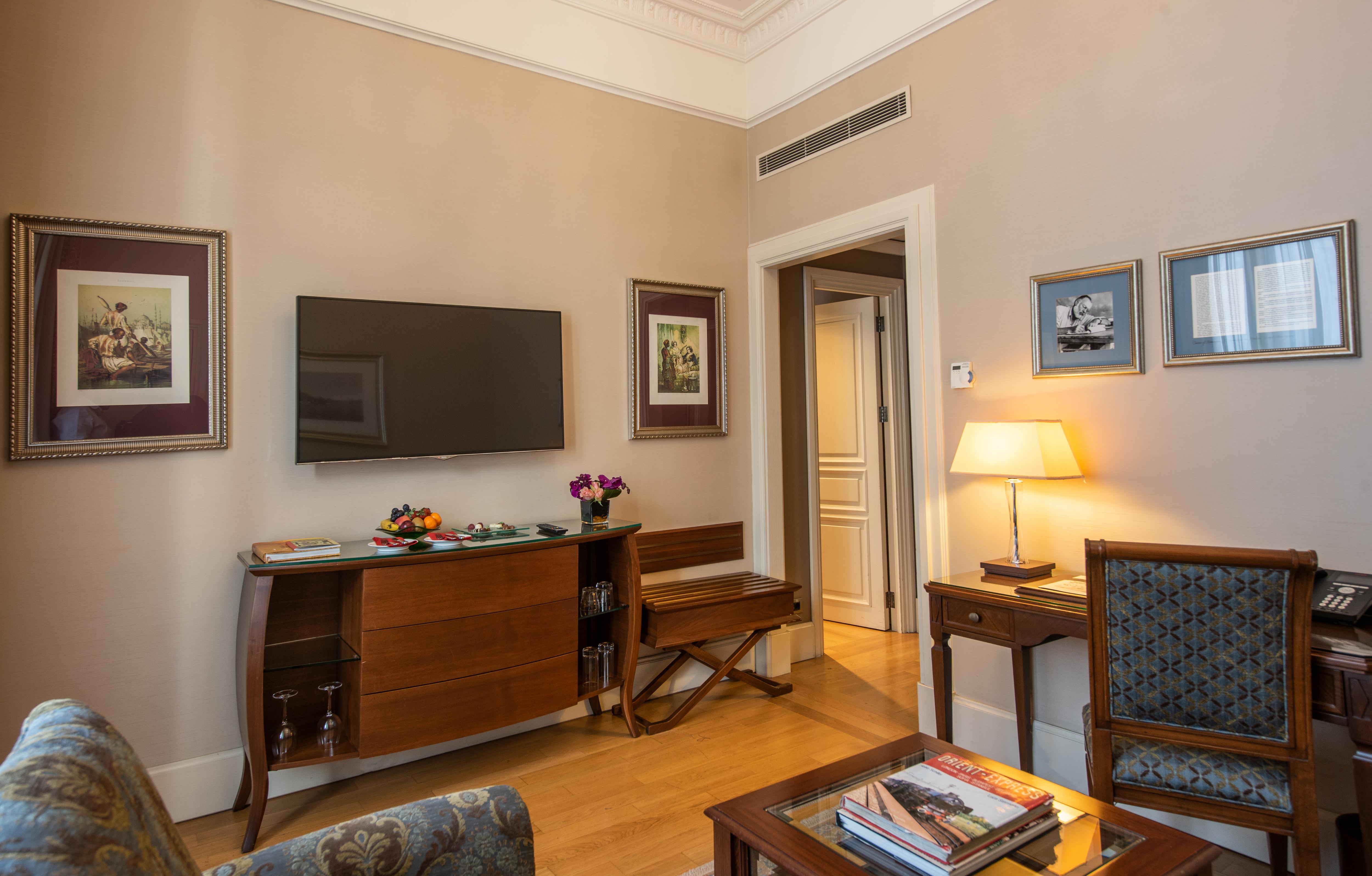 Pera Palace Hotel Istanbul Ngoại thất bức ảnh A suite at the hotel