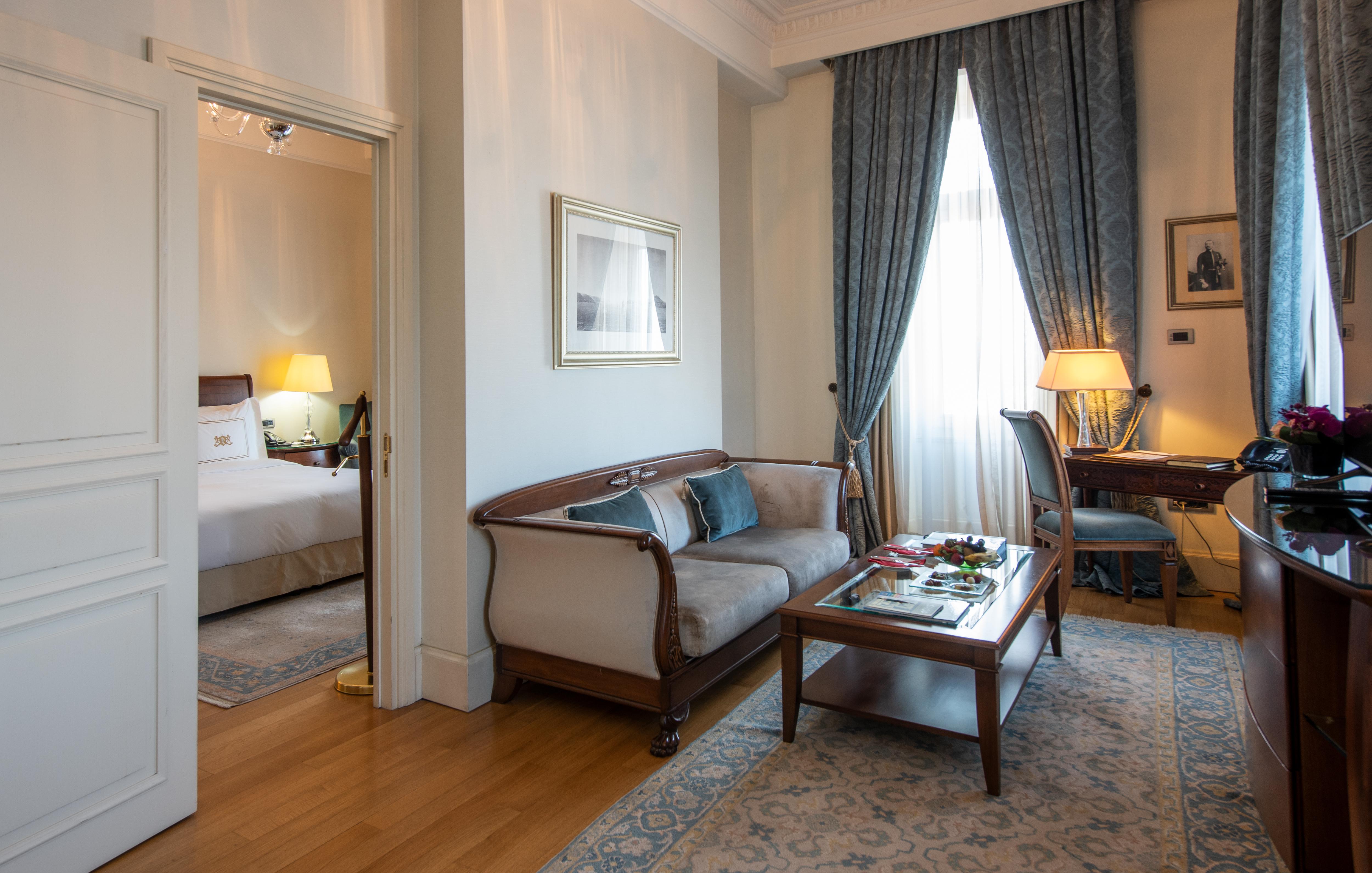 Pera Palace Hotel Istanbul Ngoại thất bức ảnh A suite at the hotel
