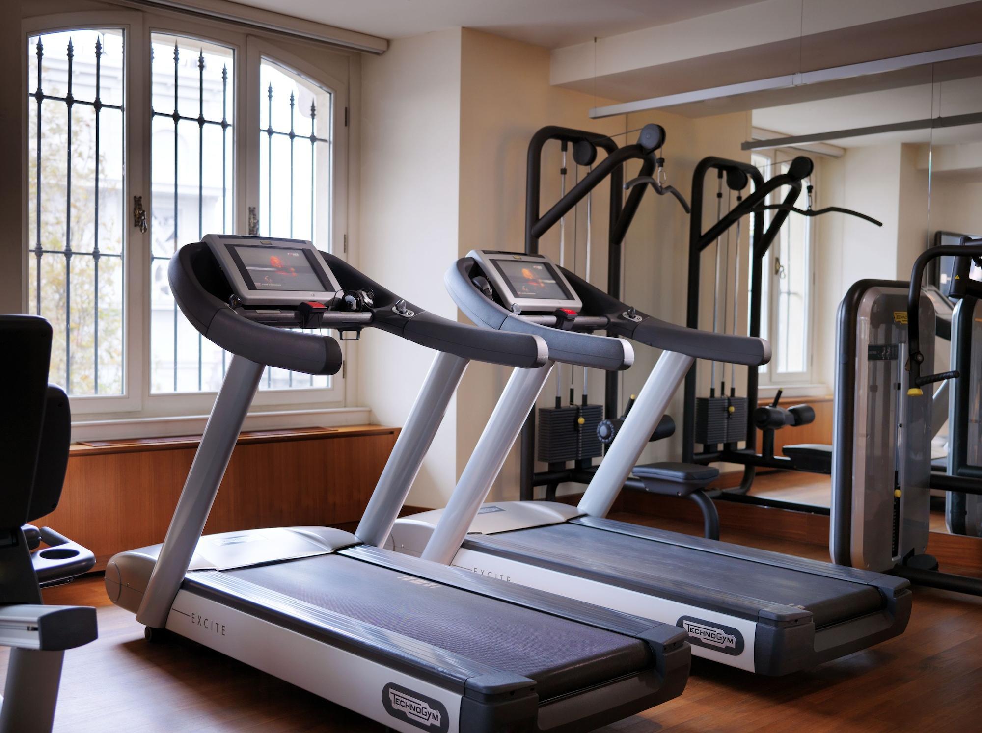 Pera Palace Hotel Istanbul Ngoại thất bức ảnh A treadmill