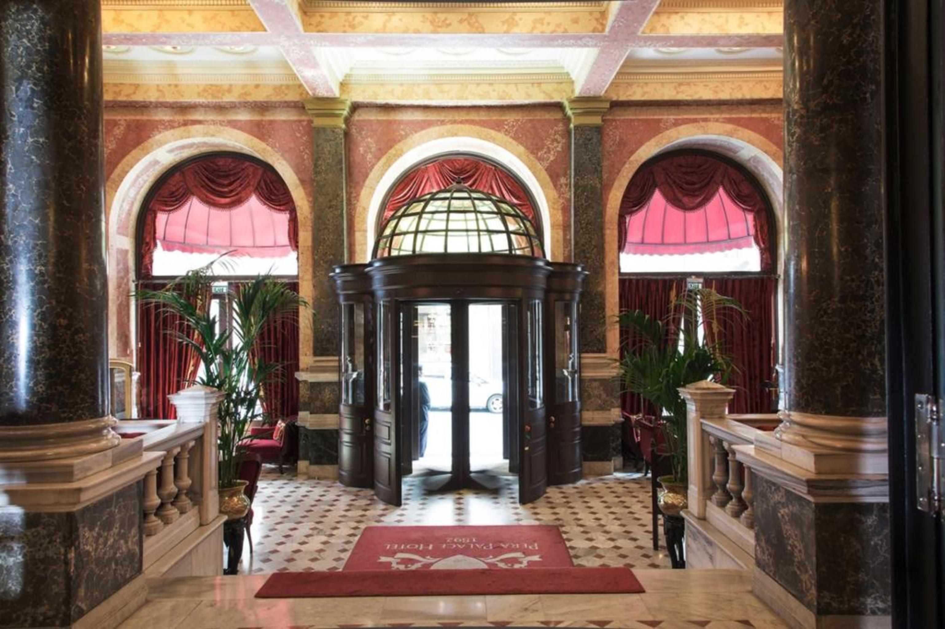 Pera Palace Hotel Istanbul Ngoại thất bức ảnh The hotel's entrance