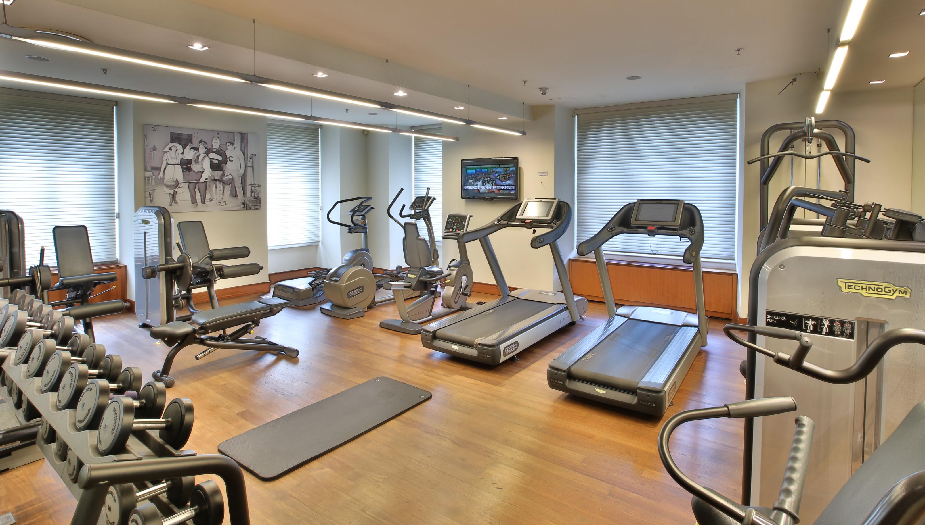 Pera Palace Hotel Istanbul Ngoại thất bức ảnh A gym at a hotel