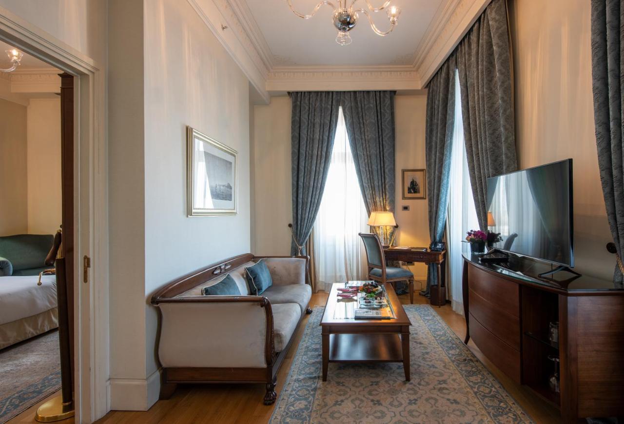 Pera Palace Hotel Istanbul Ngoại thất bức ảnh A suite at the hotel