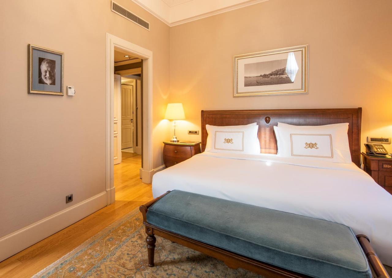 Pera Palace Hotel Istanbul Ngoại thất bức ảnh A bedroom at the hotel