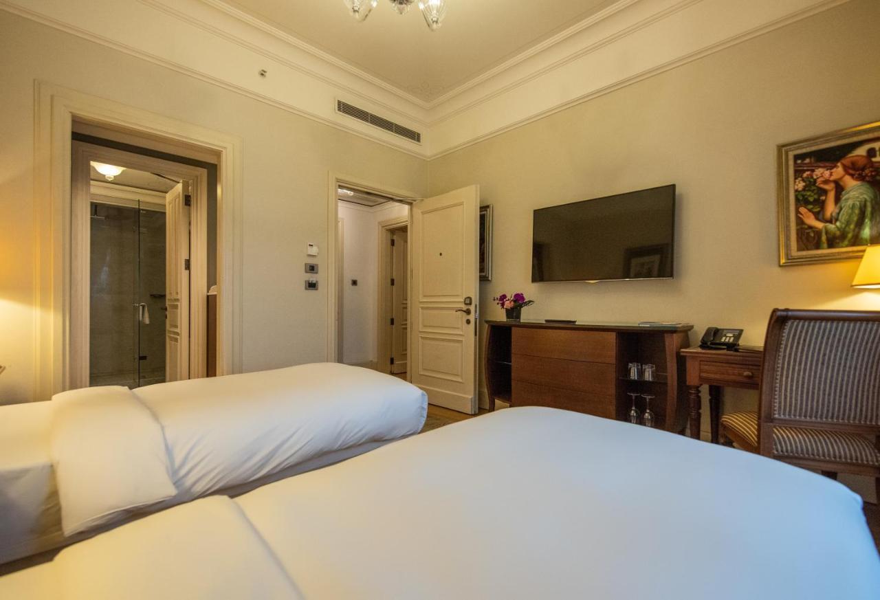 Pera Palace Hotel Istanbul Ngoại thất bức ảnh A room at the hotel